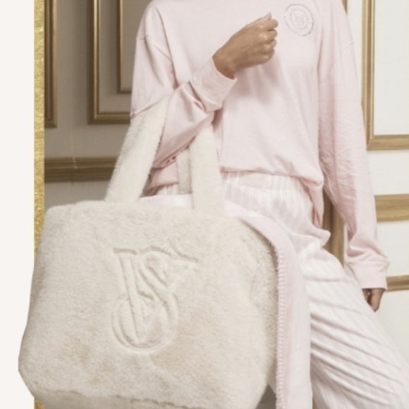 Victoria Secret White Sherpa Tote Bag - Picture 5 of 5